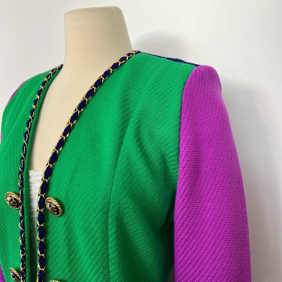 St. John Knit Blazer Double Breasted Color-Block Chain Accent Gold Buttons | 8 - Picture 4 of 15